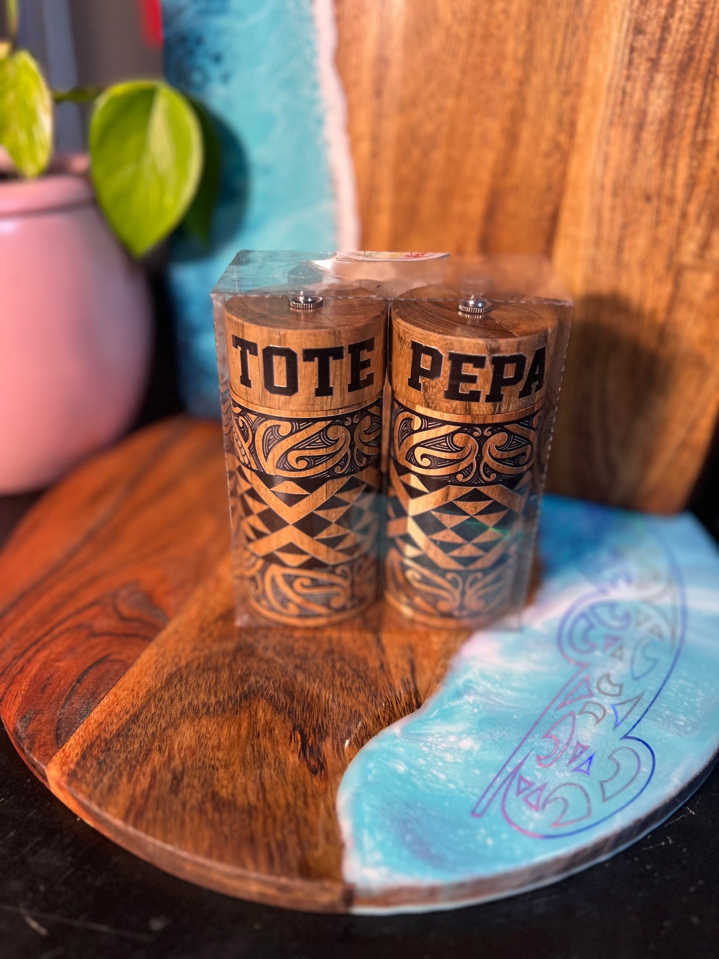 Tūhono Salt & Pepper Grinders