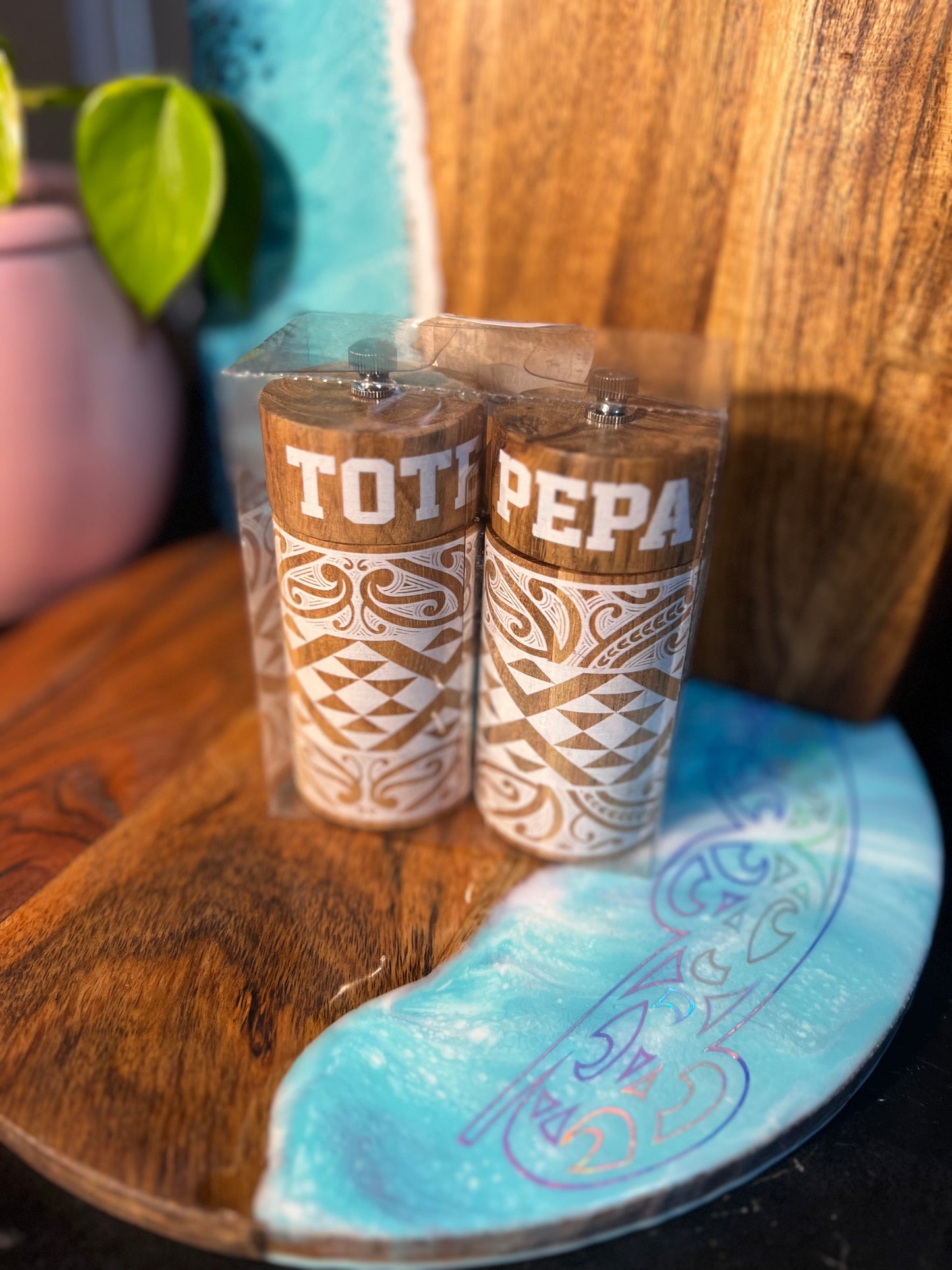 Tūhono Salt & Pepper Grinders