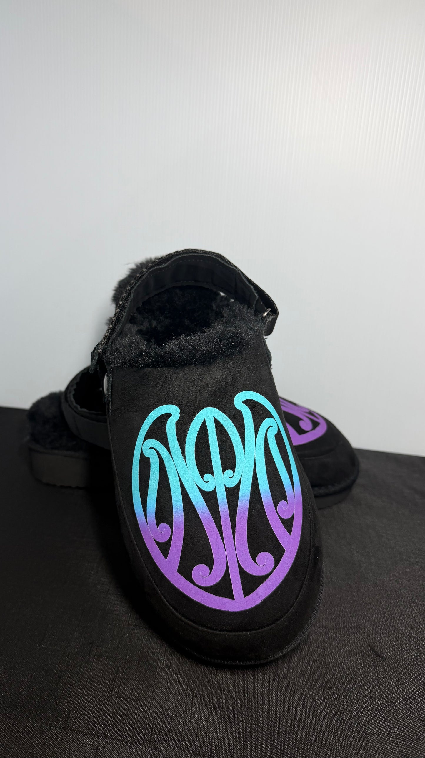 Black Āhuru Slippers