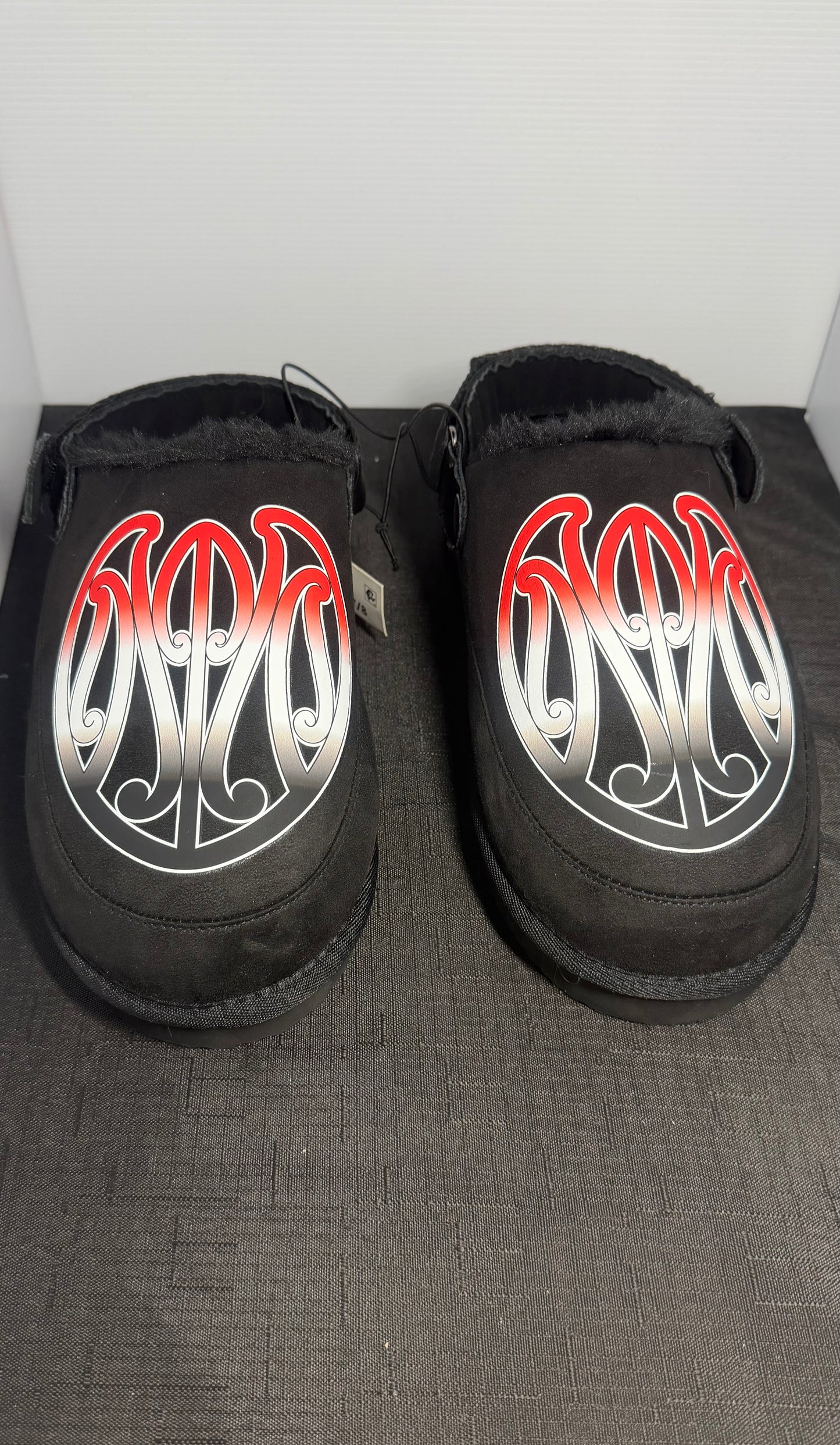 Black Āhuru Slippers